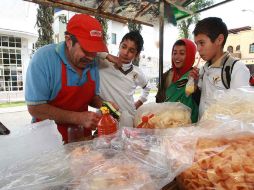 Senadores advierten que la medida será insuficiente si no se prohíbe la publicidad de alimentos de alto valor calórico. A. CAMACHO  /