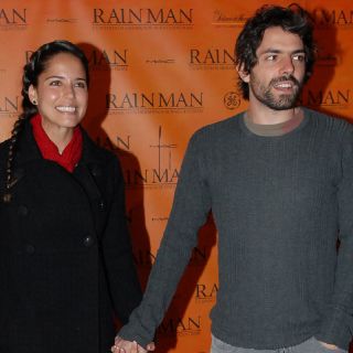 Personalidades desfilan por la alfombra roja de la obra 'Rain man'