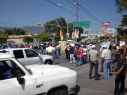 Cientos de maestros y administrativos realizaron una marcha, el día de hoy, en la ciudad de Chilpancingo. NOTIMEX  /