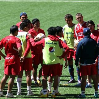 Chivas confirma tres encuentros amistosos de pretemporada