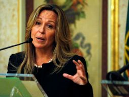 La ministra española de Exteriores, Trinidad Jiménez, participa en una rueda de prensa en Lisboa. EFE  /
