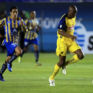 Ochoa y los postes salvan al América que rescata un 0-0 con San Luis