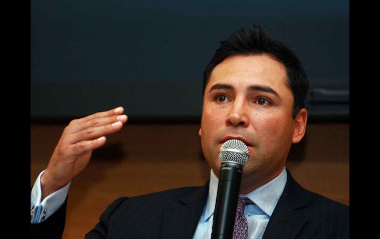 El ex pugilista durante la rueda de prensa en las instalaciones de la televisora. MEXSPORT  /