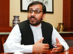 El gobernador de Laghman, Mohammad Iqbal Azizi, agradece el compromiso generoso de España en la reconstrucción de Afganistán. EFE  /