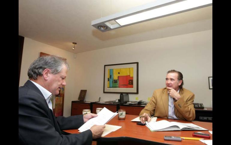 Ramón Sepúlveda (izquierda) y Fernando Mestre, director y presidente de JADEFO, respectivamente. A. CAMACHO  /