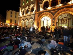 Activistas portugueses se manifiestan en Lisboa, donde hoy se celebra la 61a. cumbre de la OTAN. EFE  /