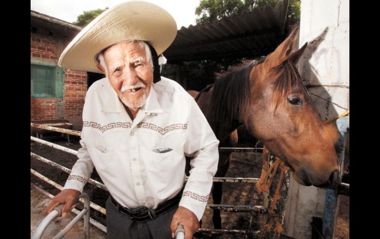 Don Francisco arranca del pasado las vivencias de una revolución ajena. EL UNIVERSAL  /