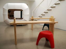 Chaparro utiliza hasta letras musicales para sus creaciones. NOTIMEX  /