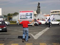 Un trabajador del Ayuntamiento promueve el paso a desnivel alrededor de la Minerva que, finalmente, sí será intervenida. ARCHIVO  /
