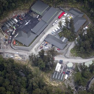 Explosión en mina sepulta a 29 obreros