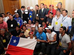 Los mineros chilenos rescatados se relajan en Hollywood. ESPECIAL  /