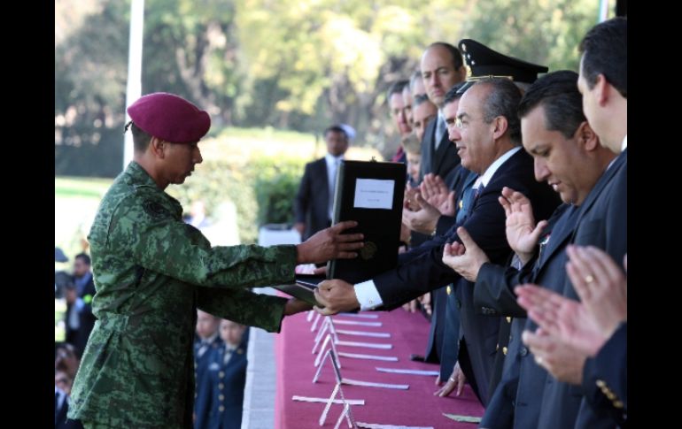 Calderón participó en la ceremonia de ''Entrega de Condecoraciones de Perseverancia, Mérito Deportivo Militar y Ascensos'. NOTIMEX  /