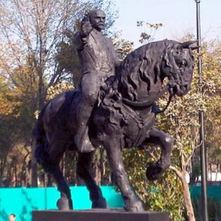 Develan estatua de Madero con error histórico