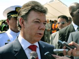 Juan Manuel Santos, presidente colombiano hablando a los periodistas. AFP  /