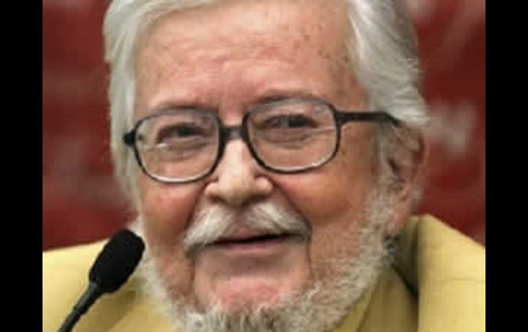 El escritor agradeció y apuntó que se debe culturizar la política para lograr la libertad. EL UNIVERSAL  /