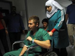 Un turista herido espera a ser atendido por un doctor en un hospital de El Cairo. AFP  /