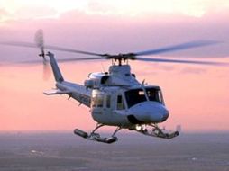 En la imagen, un helicóptero Bell 412 sobrevolando, tipo de nave que se precipitara a tierra el 13 de noviembre. ESPECIAL  /