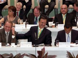 El jefe de Gobierno del D.F., Marcelo Ebrard Casaubon (centro), inauguró este domingo la Cumbre Climática Mundial de Alcaldes. NTX  /
