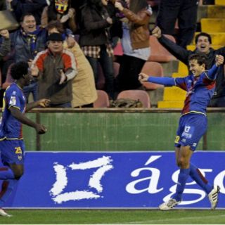 Caicedo fulmina al Racing