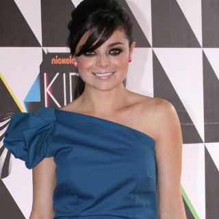 Violeta Isfel se une a la campaña ''La fábrica de Santa''