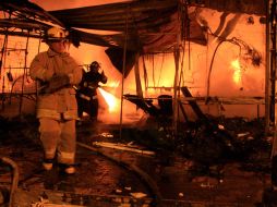 Tras el incendio en el tianguis del Jardín de San José, el Ayuntamiento tapatío prometió apoyos a comerciantes afectados. A. HINOJOSA  /