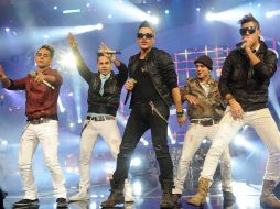 Elvis Crespo cantó dos números musicales durante el trancurso del programa. TV AZTECA  /