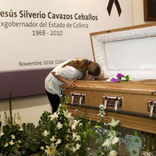 Colimenses despiden cuerpo de Cavazos