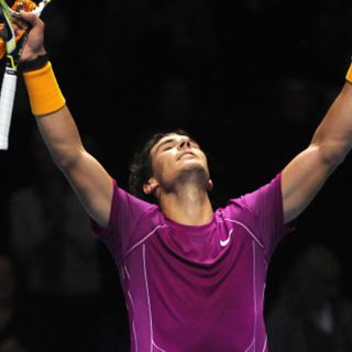 Nadal obtiene costosa remontada