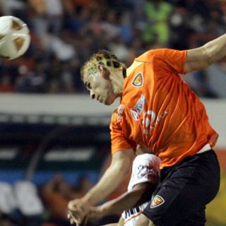 Jaguares rompen fila