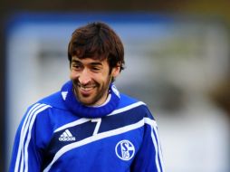 El jugador español Raúl González se muestra entusiasta en un entrenamiento. AFP  /
