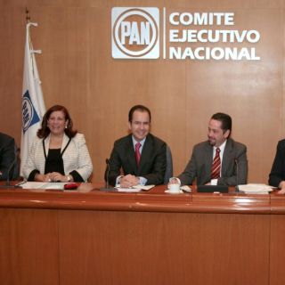 Sepultan posible debate ante aspirantes a presidir el PAN