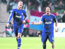 Javier Hernández fue convocado para enfrentar de visita a Rangers de Escocia. REUTERS  /