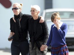 Familiares de los 29 mineros reciben la noticia de la segunda explosión que habría matado a los trabajadores. EFE  /