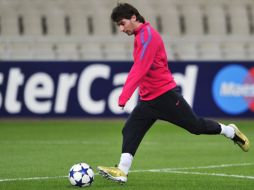 El jugador argentino Lionel Messi se prepara para el duelo del Barcelona en la Champions League. AFP  /