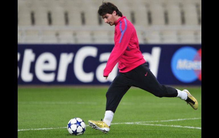 El jugador argentino Lionel Messi se prepara para el duelo del Barcelona en la Champions League. AFP  /