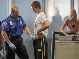 Las nuevas medidas de seguridad aplicadas en aeropuertos de Estados Unidos han levantado polémica. AP  /