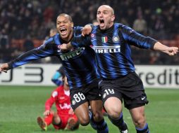 El Inter de Milán consiguió su clasificación a la siguiente fase gracias al gol de Cambiasso. EFE  /