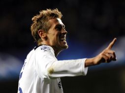 Peter Crouch, jugador del Tottenham, fue el autor del tercer gol en contra del conjunto alemán. AFP  /