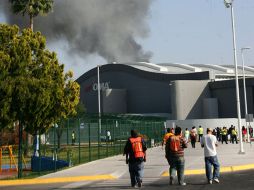 El accidente provocó una densa nube de humo, que se apreció a varios kilómetros a la redonda. NTX  /