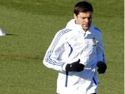 Xabi Alonso quien fue expulsado del partido ante el Ajax, entrenado con el Real Madrid. EFE  /