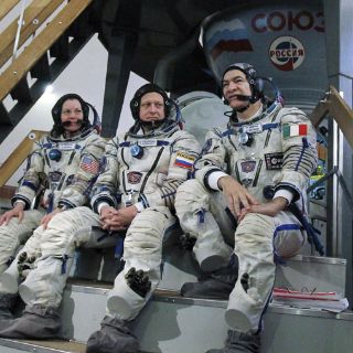 Astronautas de la Soyuz preparan su regreso a la Tierra