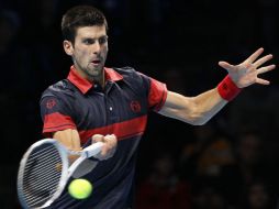 Novak Djokovic se enfrentará ante Federer en las semifinales de la ATP. AP  /