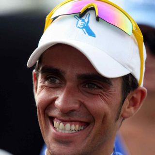 Contador entrega pruebas para su defensa