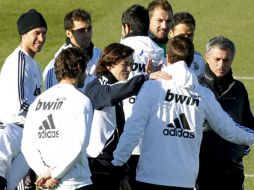 El Real Madrid comanda la competición con 32 unidades, mientras que el Barcelona suma 31 en el subliderato. EFE  /