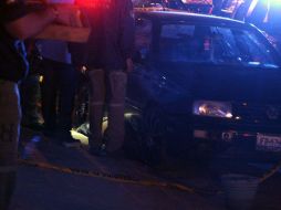 El cuerpo del hombre quedó a un costado de auto Jetta de color negro. O. RUVALCABA  /