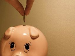 El monto mínimo de inversión en cetesdirecto es de 100 pesos y  no genera comisión para el participante. ARCHIVO  /