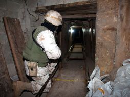 Más de 17 toneladas de mariguana fueron descubiertas junto con un túnel clandestino que cruza la frontera entre México y EU. AFP  /