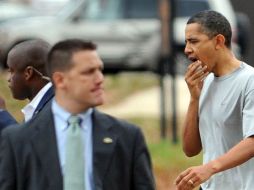 El presidente estadounidense abandona el partido de basquetbol que jugaba en las canchas de la base Fort McNair, en Washington. AFP  /