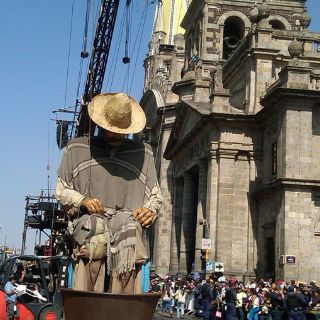 Termina recorrido matutino de marionetas gigantes