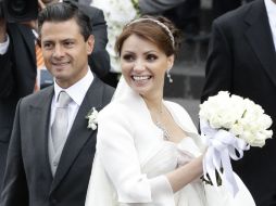 Los novios posan para las cámaras. REUTERS  /